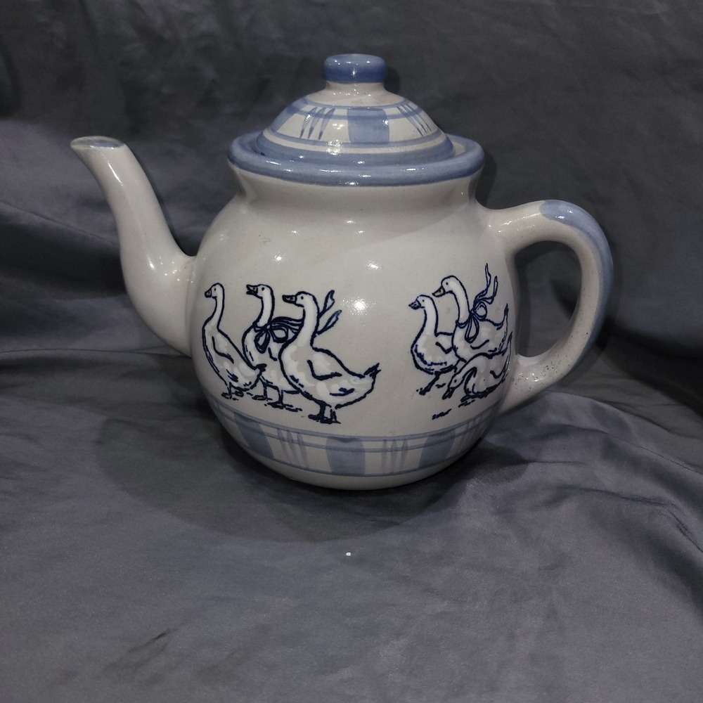 Louisville Pottery Stoneware Gaggle of Geese Blue Gray Lidded Covered Teapot